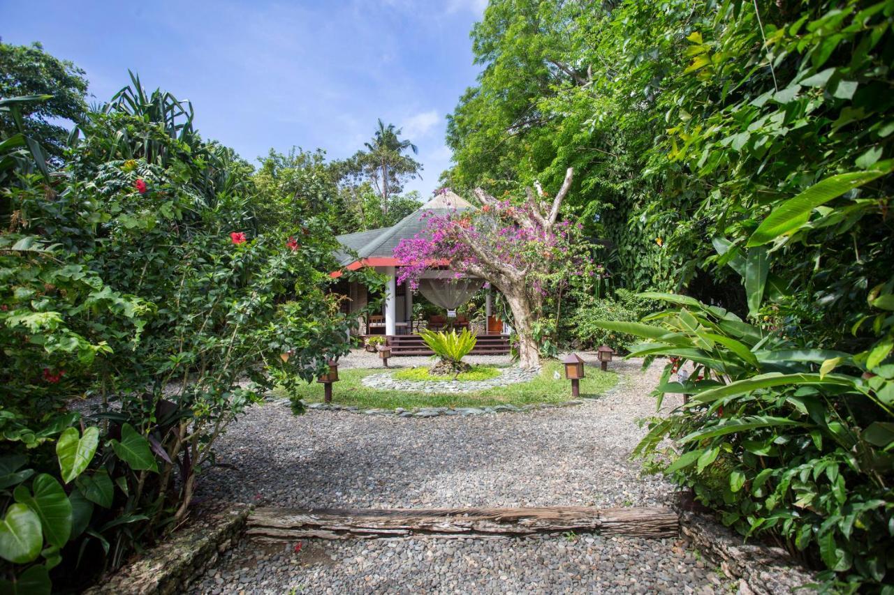 Mandala Spa & Resort Villas Manoc-Manoc Екстериор снимка